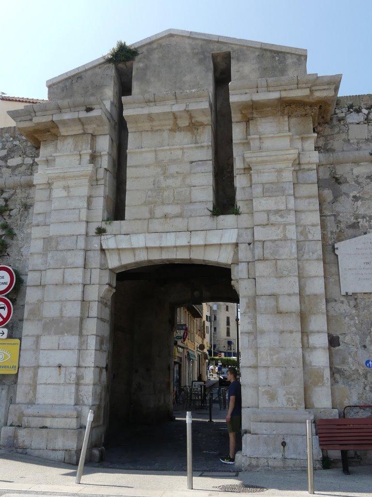Portail du port d'Antibes