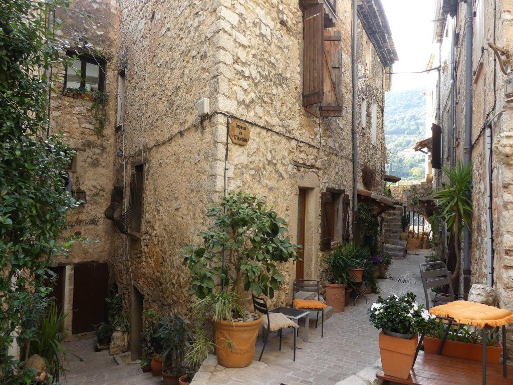 TOURRETTES sur LOUP