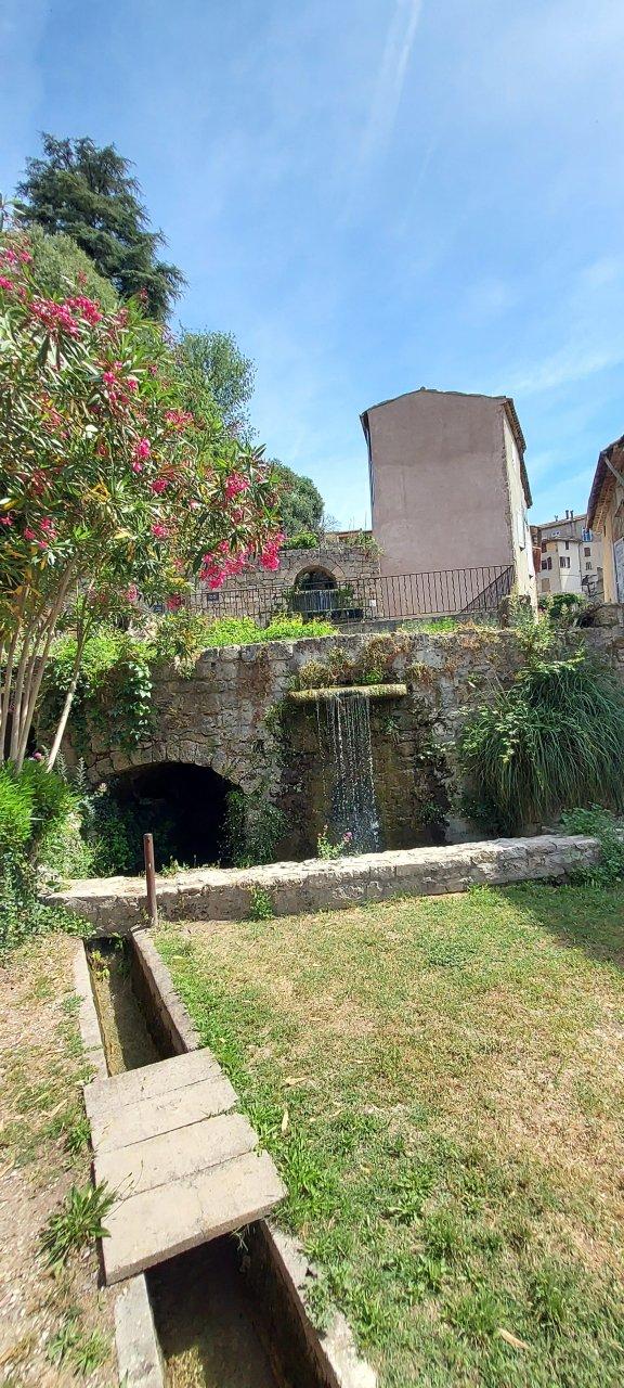 BARJOLS çà coule de source