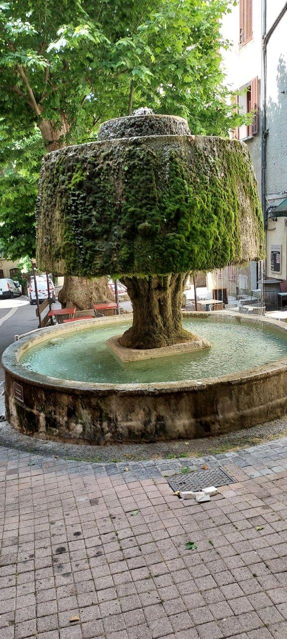 BARJOLS fontaine